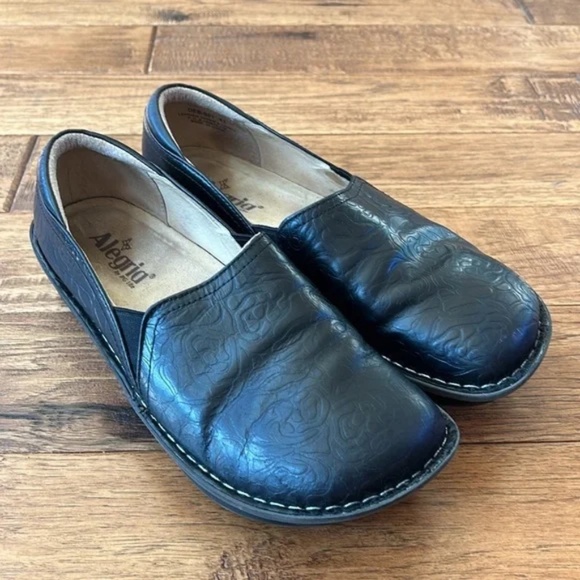 Alegria Debra Black Embossed Rose Slip On Comfort Clogs Nursing Shoes Size 41 - Picture 2 of 12